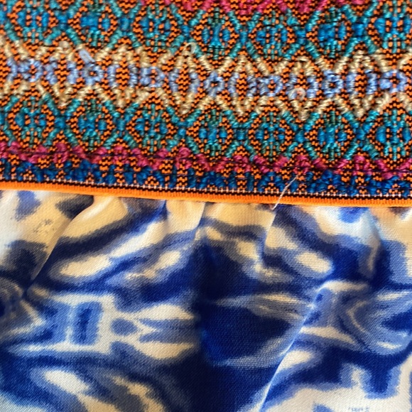 Girls patterns polyester blend shorts. Size small - Picture 5 of 6